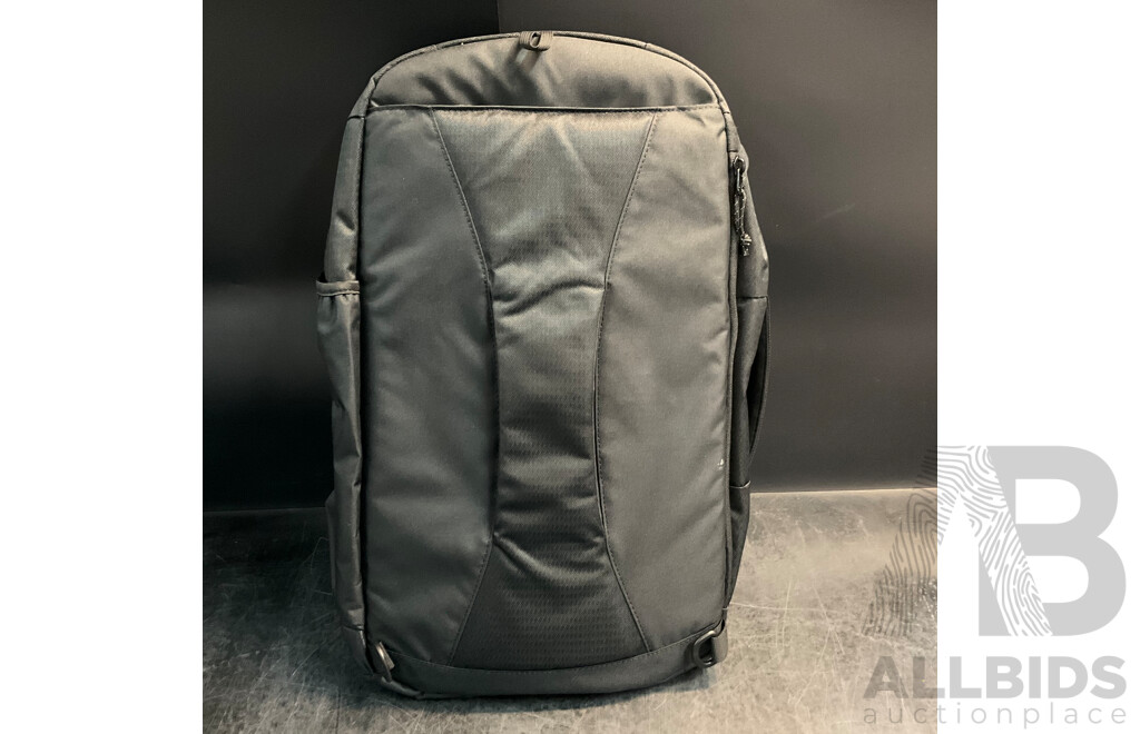 KLEIN TOOLS Tool Gear Backpack (55475) & CARIBEE Traveller 40 Carry on - Lot of 2