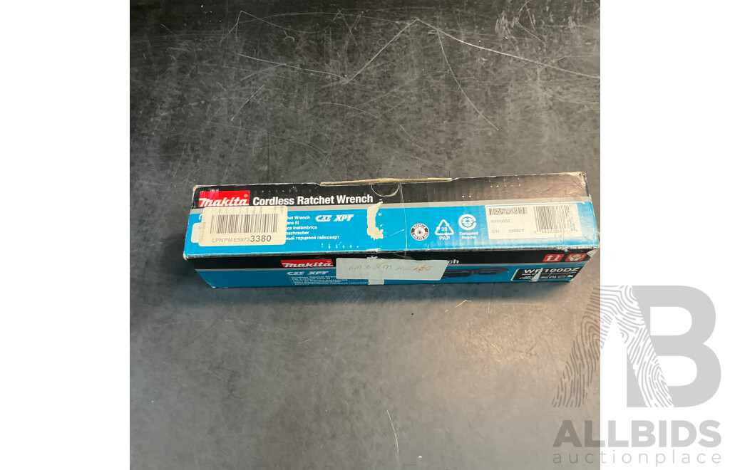 MAKITA DUB135 18V Blower & WR100DZ Cordless Ratchet Wrench & Tools Carry Bag & LUCK Tool Box - Lot of 4