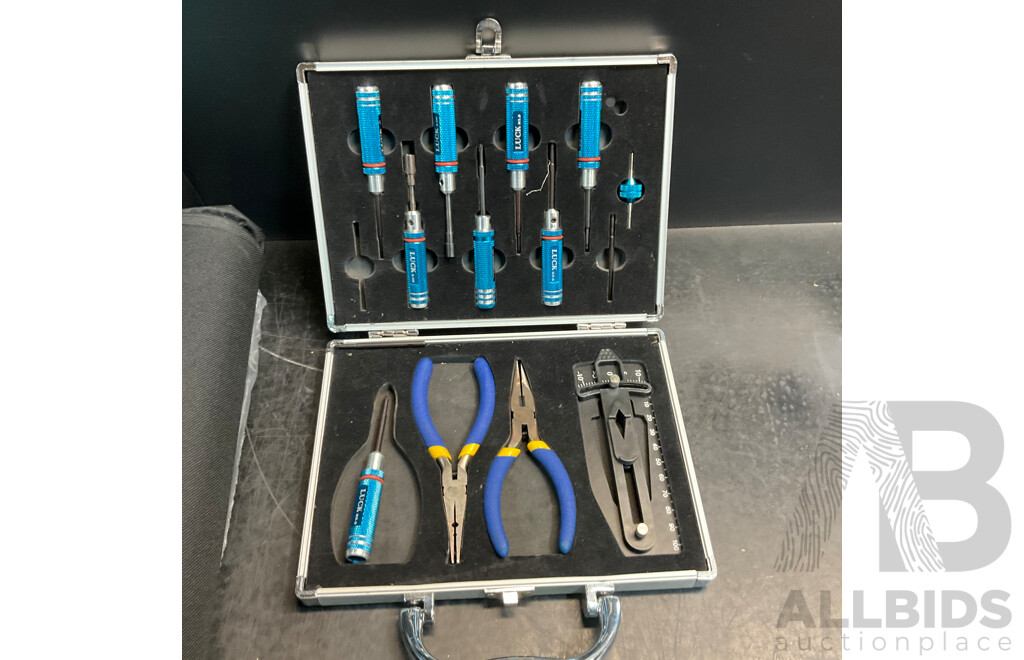 MAKITA DUB135 18V Blower & WR100DZ Cordless Ratchet Wrench & Tools Carry Bag & LUCK Tool Box - Lot of 4