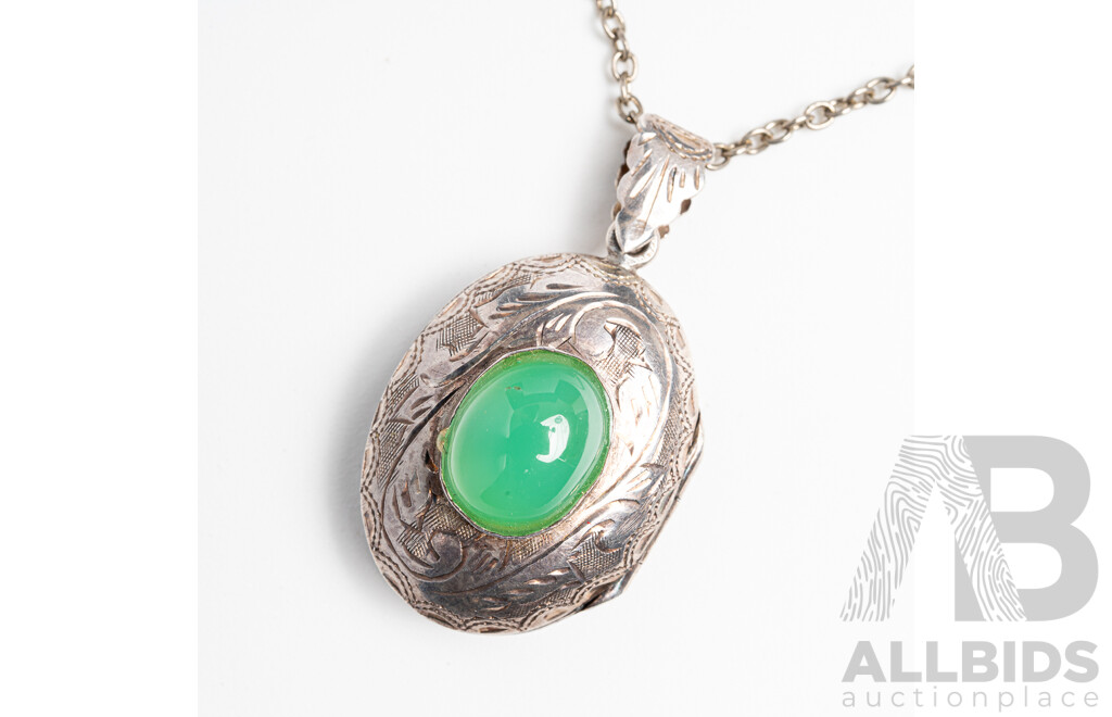 Vintage Sterling Silver Chrysophase Cabochon Hand Etched Locket, 35mm, 4.91 Grams