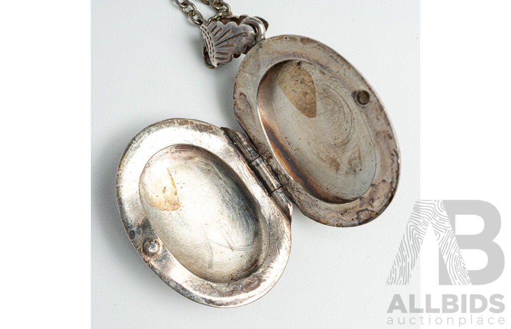 Vintage Sterling Silver Chrysophase Cabochon Hand Etched Locket, 35mm, 4.91 Grams