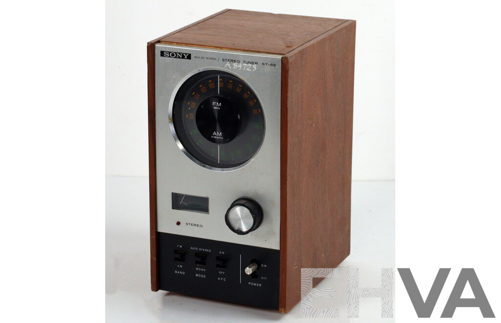 Retro Sony Solid State Stereo Tuner ST 88