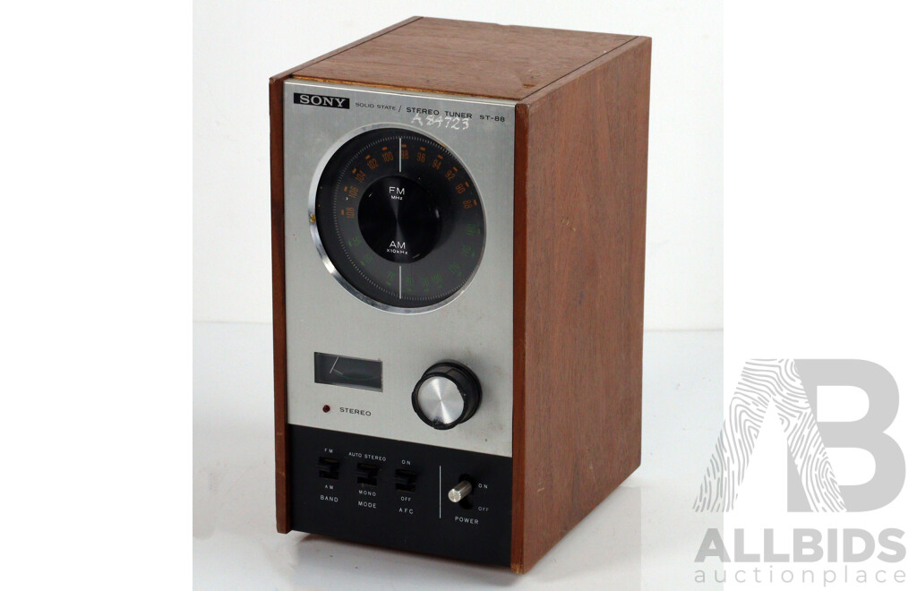 Retro Sony Solid State Stereo Tuner ST 88