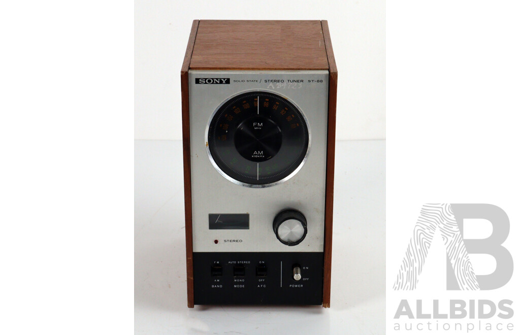 Retro Sony Solid State Stereo Tuner ST 88