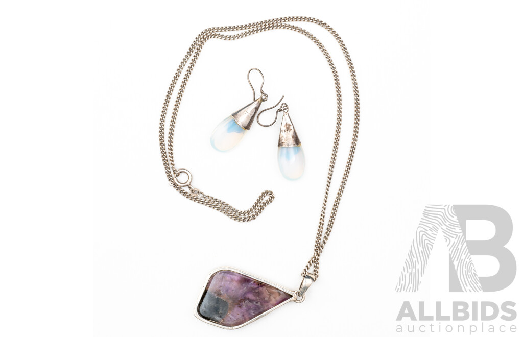 Sterling Silver Amethyst Pendant on Chain & Sterling Silver Moonstone Drop Earrings, 25.17 Grams