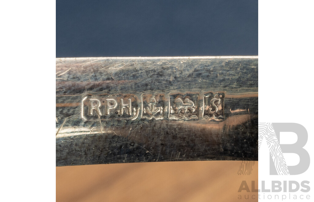 Sterling Silver Vintage Etched Oval Hinged Bangle with Safety Chain, Birmingham 1967, 11.70 Grams