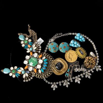 Collection of Vintage Jewellery Including Diamanté Necklace & Earrings Set
