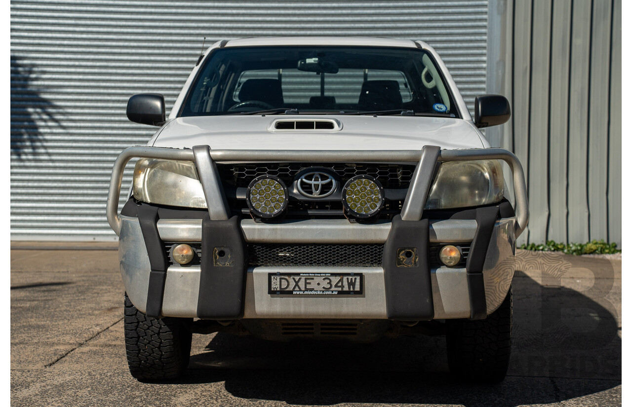 01/2011 Toyota Hilux SR (4x4) KUN26R 09 Upgrade Dual Cab P/Up Glacier White Turbo Diesel 3.0L