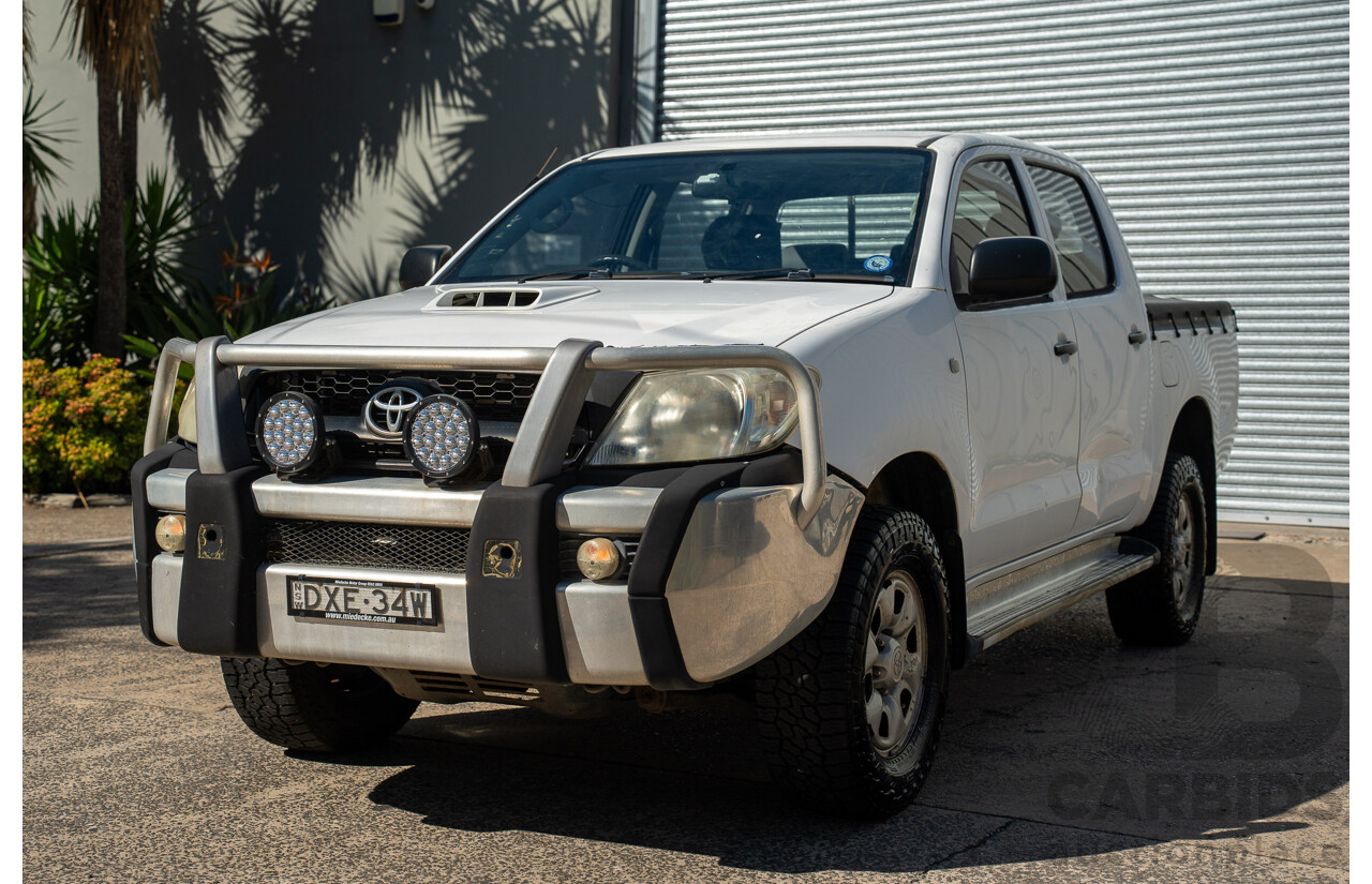 01/2011 Toyota Hilux SR (4x4) KUN26R 09 Upgrade Dual Cab P/Up Glacier White Turbo Diesel 3.0L