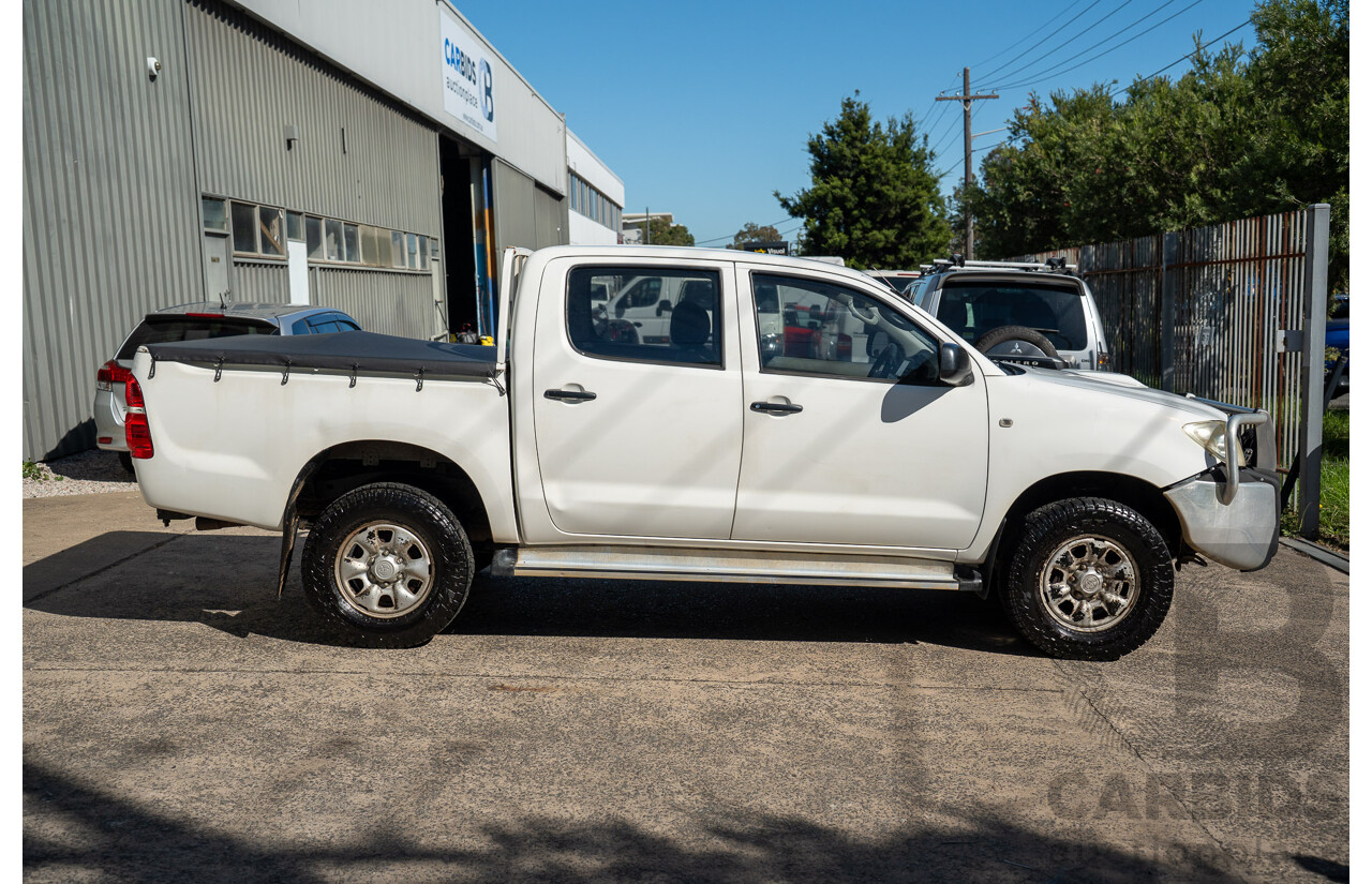 01/2011 Toyota Hilux SR (4x4) KUN26R 09 Upgrade Dual Cab P/Up Glacier White Turbo Diesel 3.0L