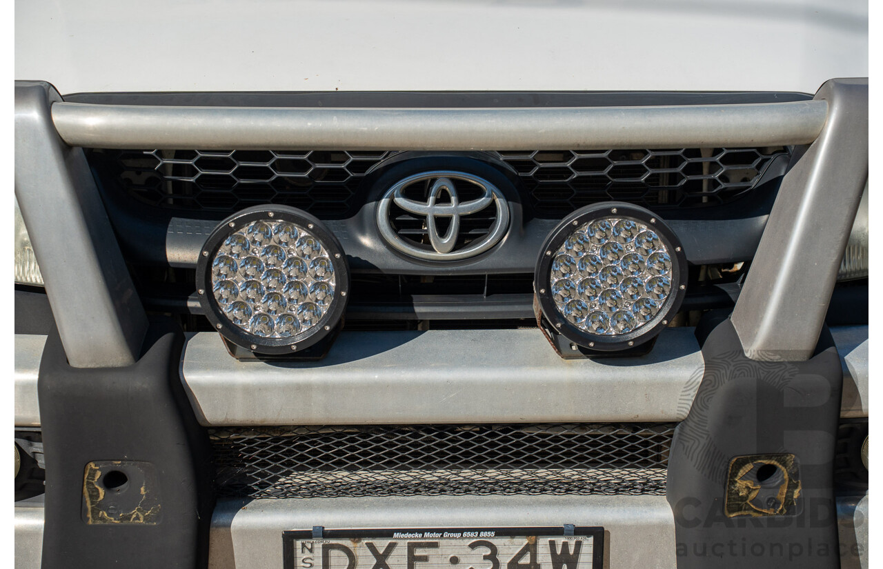 01/2011 Toyota Hilux SR (4x4) KUN26R 09 Upgrade Dual Cab P/Up Glacier White Turbo Diesel 3.0L