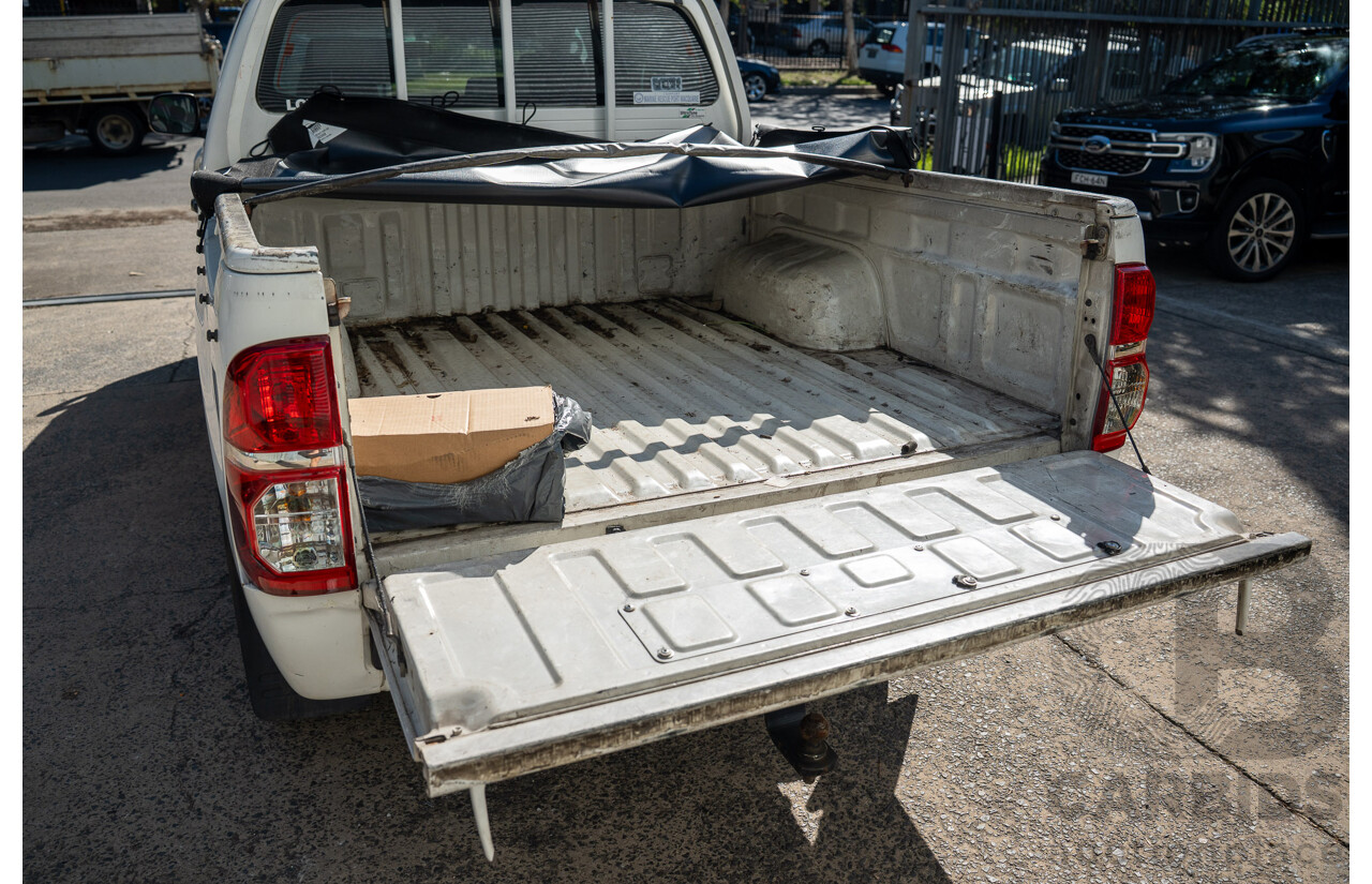 01/2011 Toyota Hilux SR (4x4) KUN26R 09 Upgrade Dual Cab P/Up Glacier White Turbo Diesel 3.0L