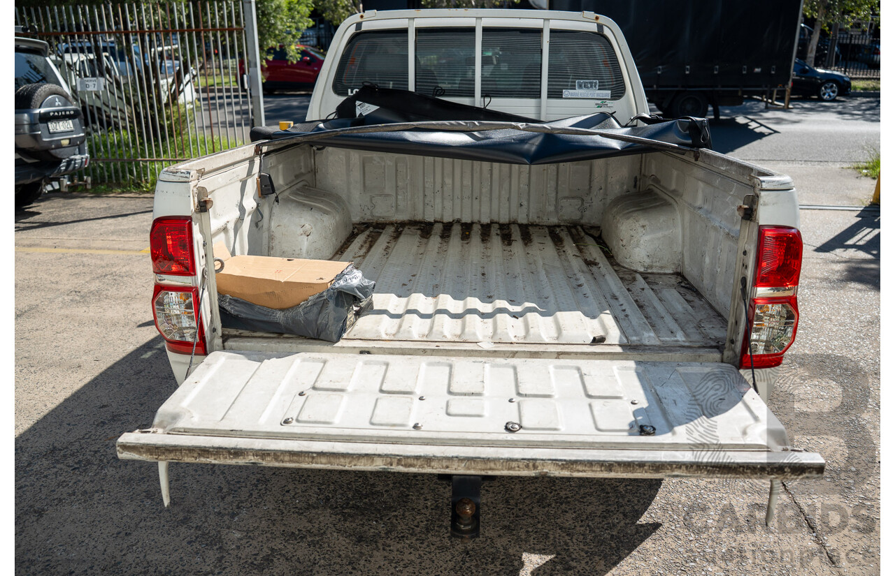 01/2011 Toyota Hilux SR (4x4) KUN26R 09 Upgrade Dual Cab P/Up Glacier White Turbo Diesel 3.0L