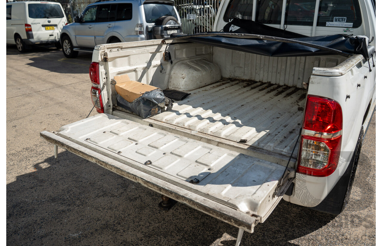 01/2011 Toyota Hilux SR (4x4) KUN26R 09 Upgrade Dual Cab P/Up Glacier White Turbo Diesel 3.0L