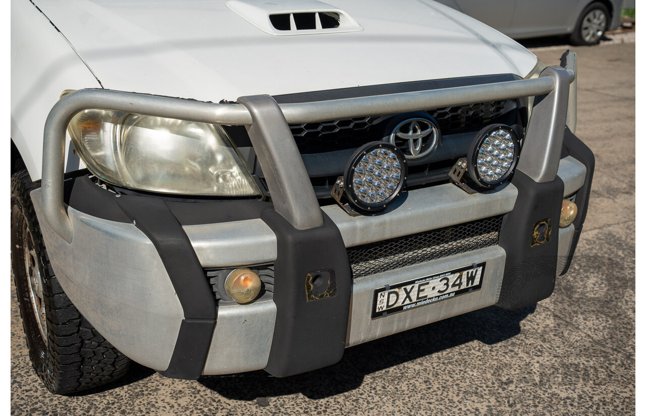 01/2011 Toyota Hilux SR (4x4) KUN26R 09 Upgrade Dual Cab P/Up Glacier White Turbo Diesel 3.0L
