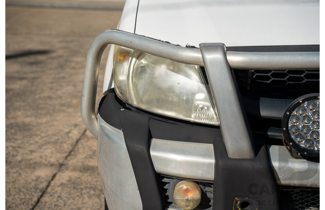 01/2011 Toyota Hilux SR (4x4) KUN26R 09 Upgrade Dual Cab P/Up Glacier White Turbo Diesel 3.0L