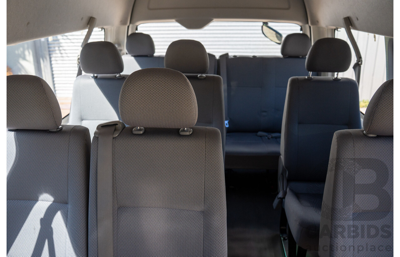 4/2005 Toyota Hiace Commuter KDH222R Bus White 2.5L