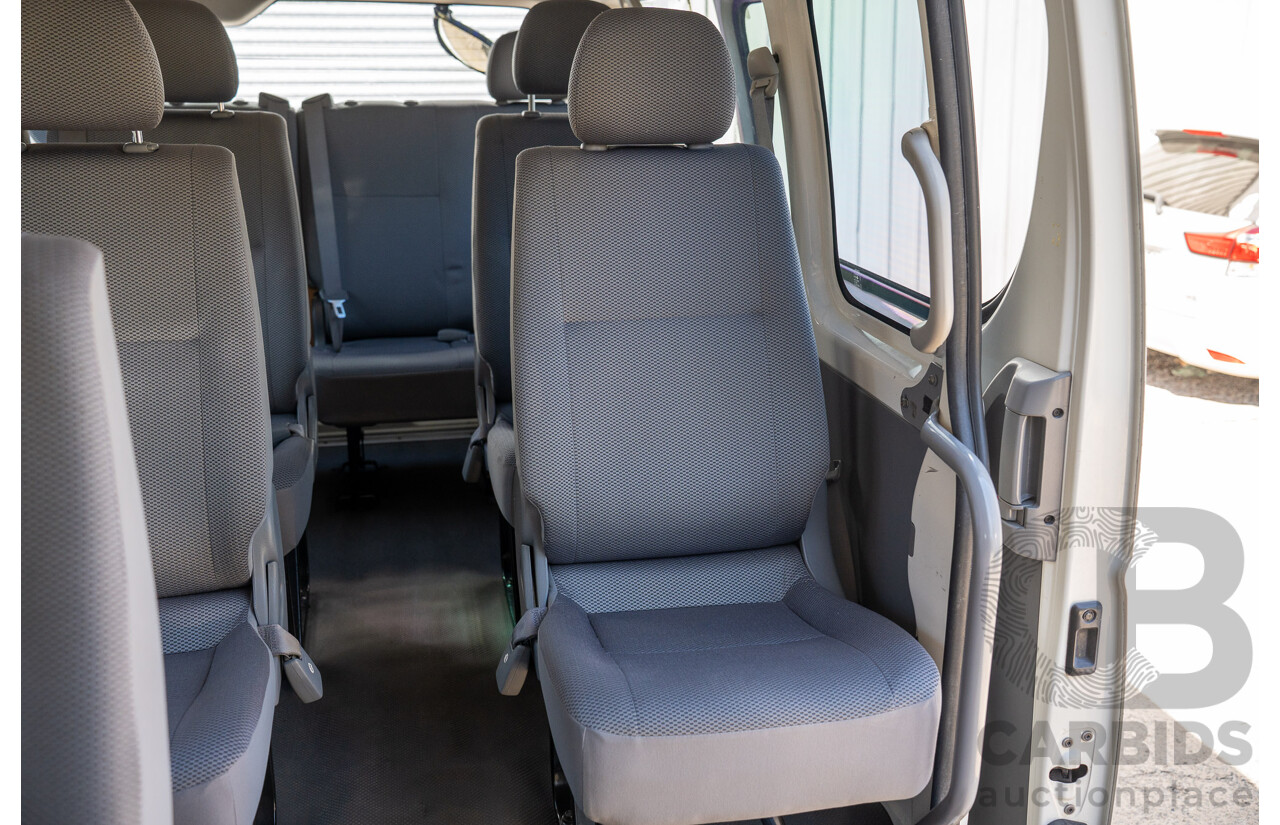 4/2005 Toyota Hiace Commuter KDH222R Bus White 2.5L