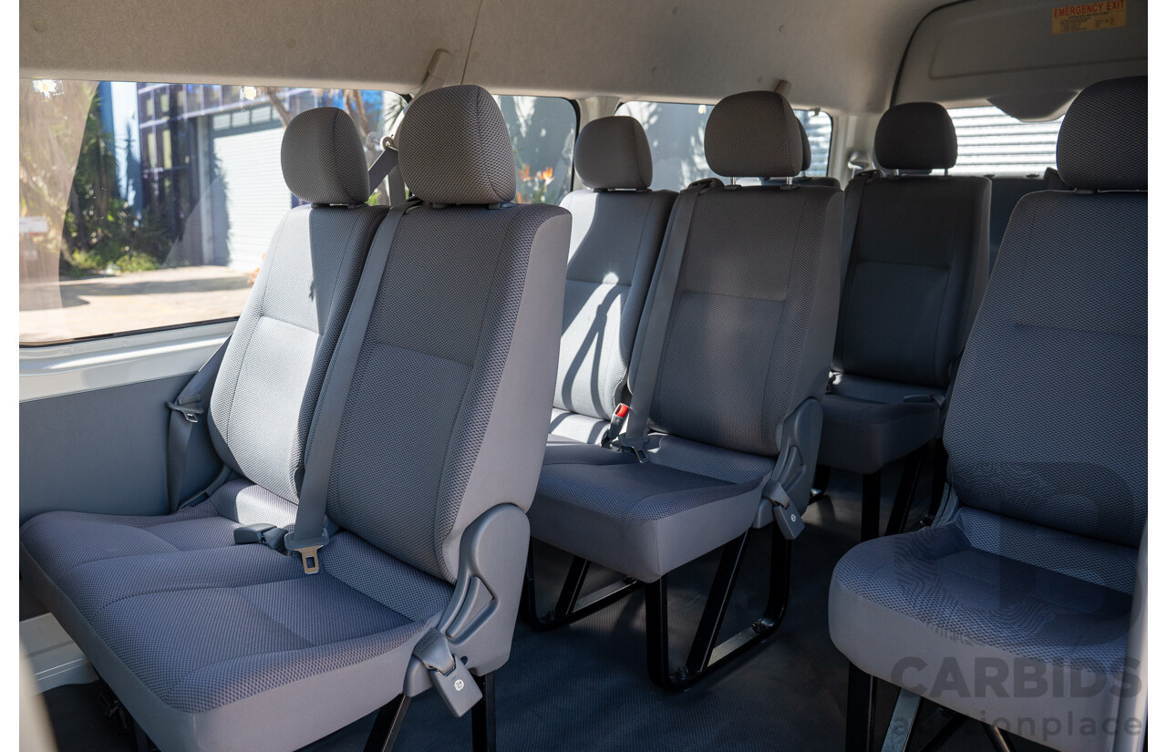 4/2005 Toyota Hiace Commuter KDH222R Bus White 2.5L