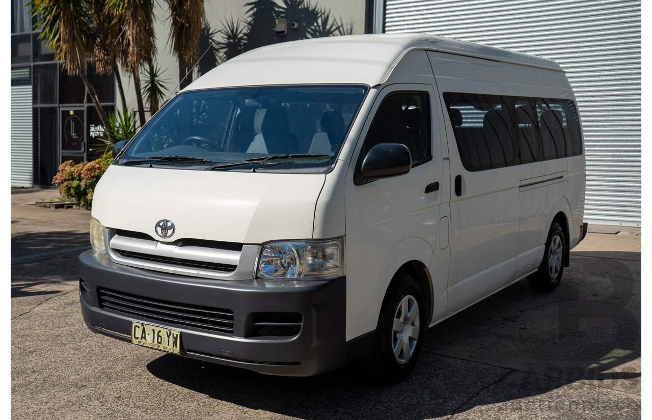 4/2005 Toyota Hiace Commuter KDH222R Bus White 2.5L