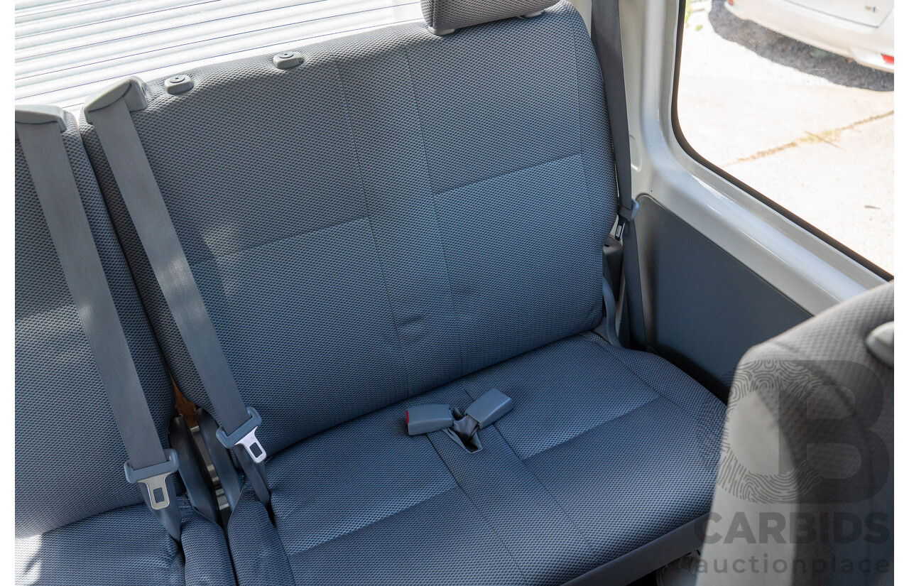 4/2005 Toyota Hiace Commuter KDH222R Bus White 2.5L