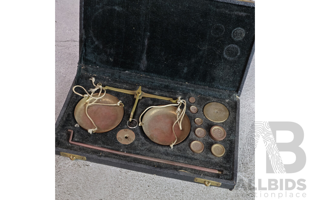 Vintage Apothecary Portable Scales