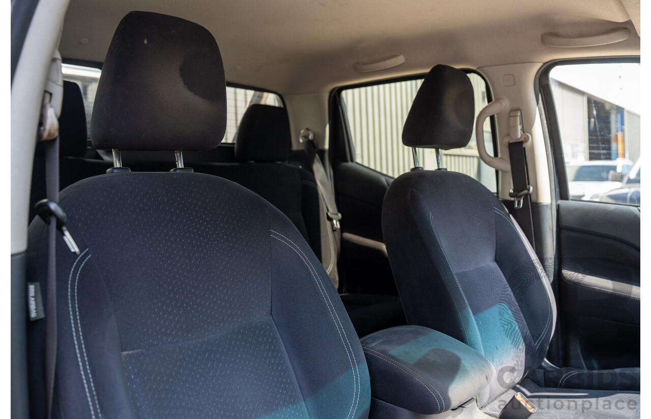 11/2015 Nissan Navara ST (4x2) NP300 D23 Dual Cab Utility Cosmic Black Metallic Turbo Diesel 2.3L