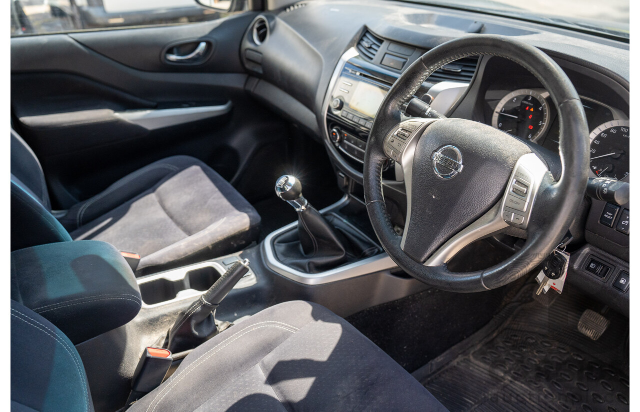 11/2015 Nissan Navara ST (4x2) NP300 D23 Dual Cab Utility Cosmic Black Metallic Turbo Diesel 2.3L