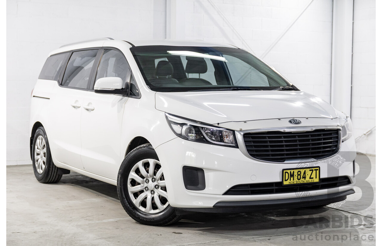 11/2015 Kia Carnival S YP MY16 4d Wagon Clear White V6 3.3L - 7 Seater