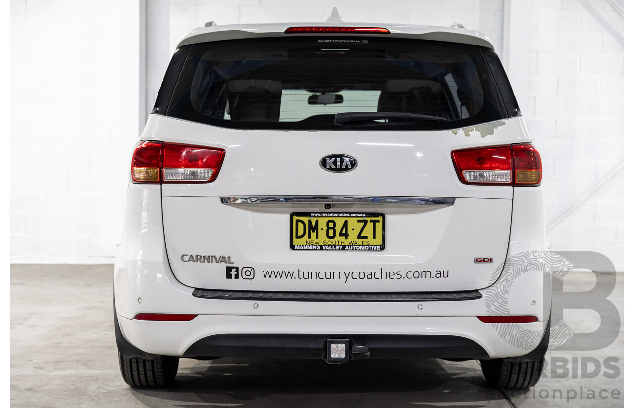 11/2015 Kia Carnival S YP MY16 4d Wagon Clear White V6 3.3L - 7 Seater