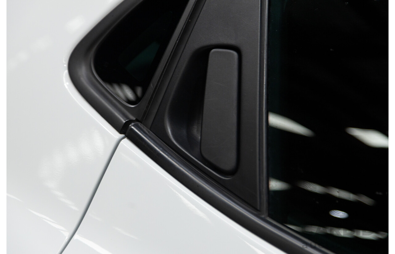 03/2015 Renault Clio RS 200 Sport X98 5D Hatchback White Turbo 1.6L