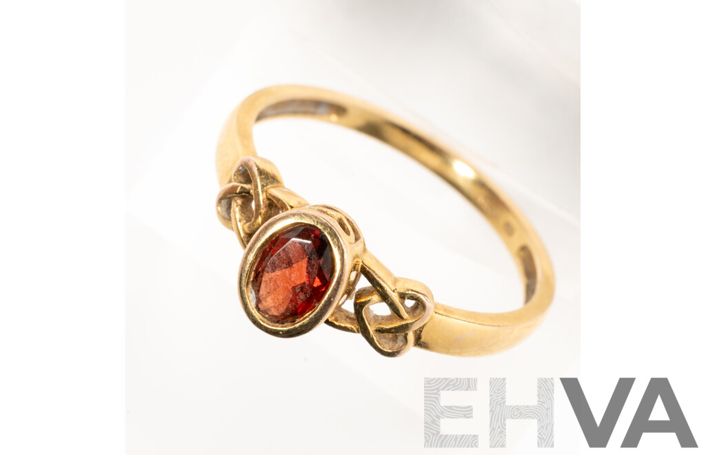 Angus & Coote 9ct Garnet Ring, Size O, 1.62 Grams