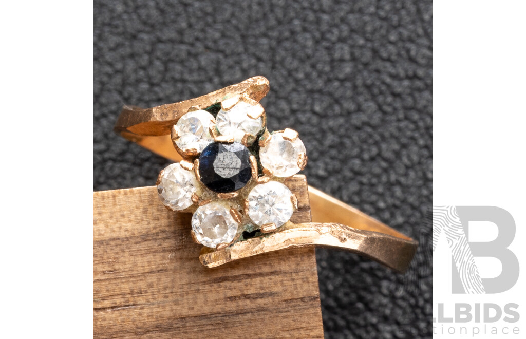 14ct Vintage Dark Sapphire & White Topaz Daisy Ring, Size M, 1.69 Grams