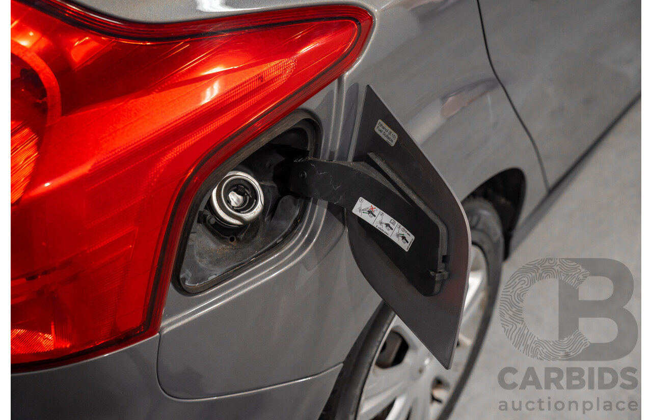 5/2012 Ford Focus Ambiente LW 5d Hatchback Lunar Sky 1.6L