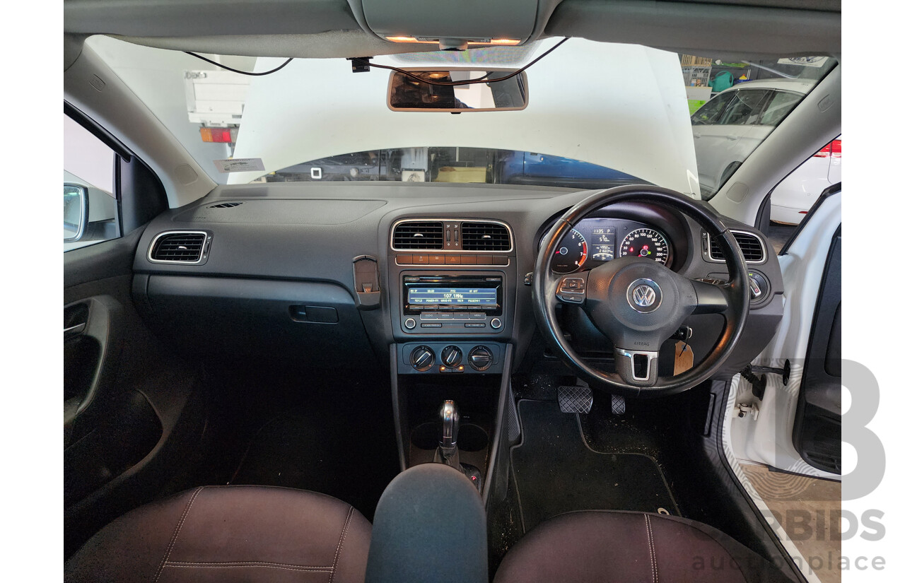 12/2012 Volkswagen Polo 77 TSI Comfortline 6R MY12 5d Hatchback White 1.2L