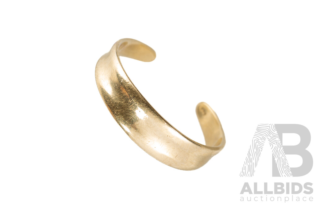9ct Concave Open Cuff Style Ring, Adjustable Size G, 1.01 Grams