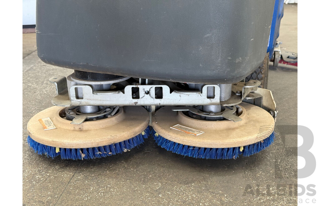 Windsor Saber Cutter SCE264 Walk Behind Floor Cleaner