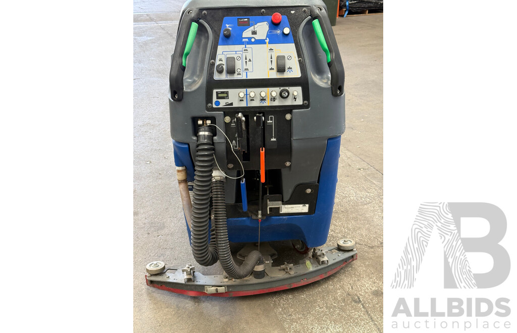 Windsor Saber Cutter SCE264 Walk Behind Floor Cleaner