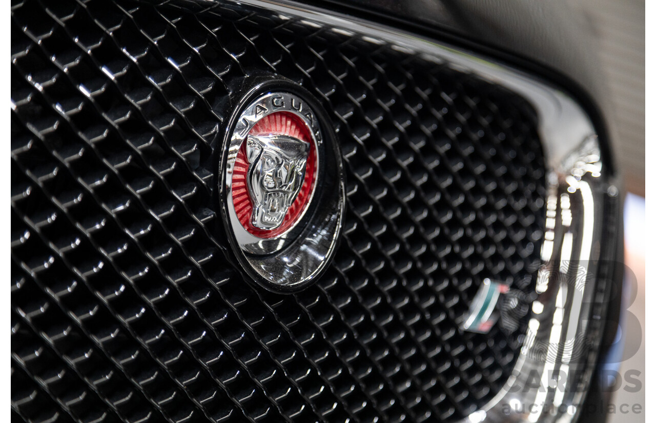 10/2014 Jaguar XF 2.0 Luxury MY15 4d Sedan Ultimate Black Metallic Turbo 2.0L