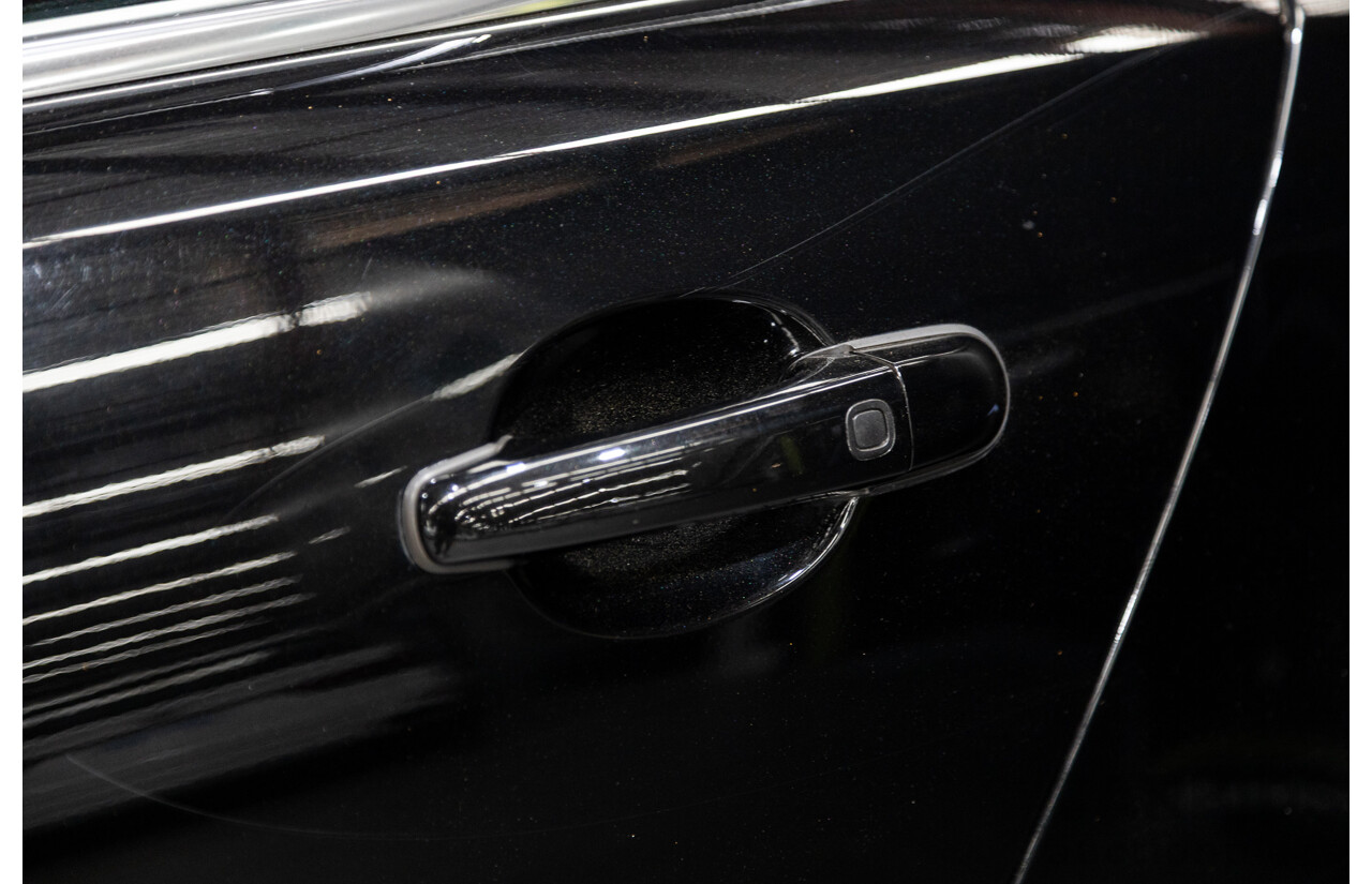 10/2014 Jaguar XF 2.0 Luxury MY15 4d Sedan Ultimate Black Metallic Turbo 2.0L