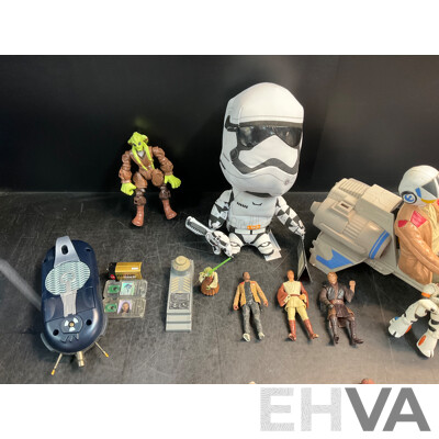 Assorted STAR WARS Action Figures  - Lot of 32
