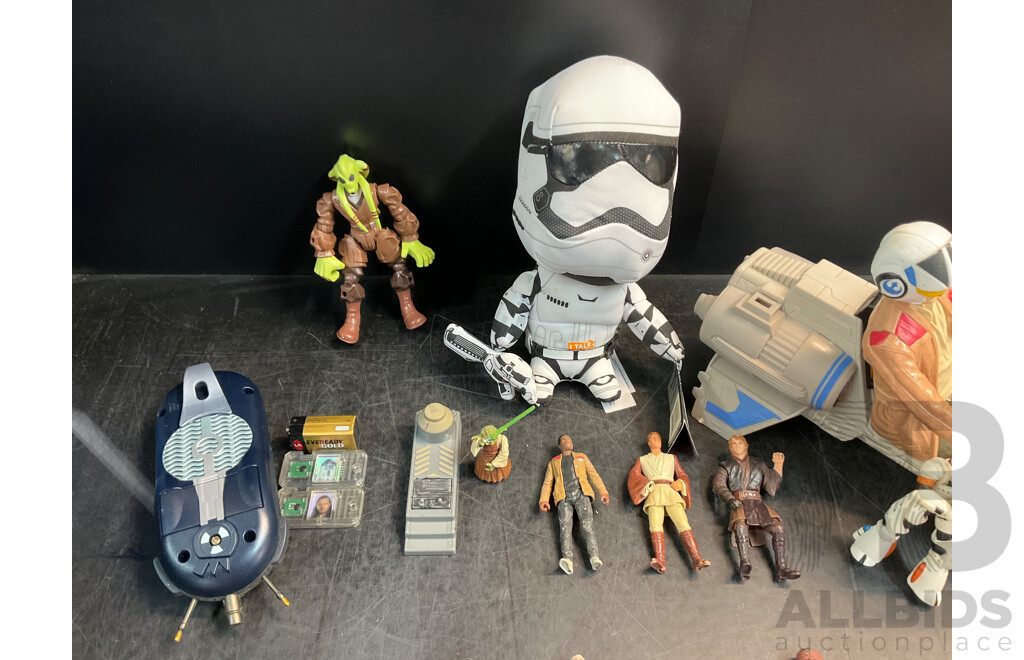 Assorted STAR WARS Action Figures  - Lot of 32