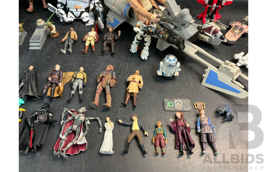 Assorted STAR WARS Action Figures  - Lot of 32