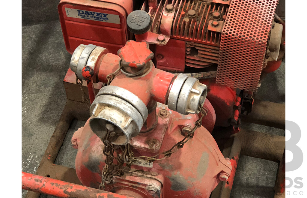 Davey 8HP Four Stroke Self Prime Firefighting Water Pump and Hoses