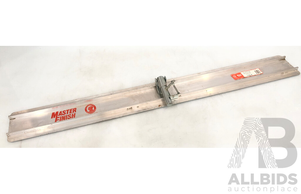 Master Finish 1200mm Aluminium Bullfloat with Mounting Bracket and 2.7m to 5m Telescopic Handle