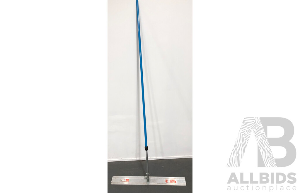 Master Finish 1200mm Aluminium Bullfloat with Mounting Bracket and 2.7m to 5m Telescopic Handle