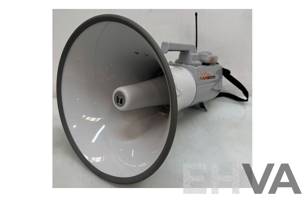 TOA 800MHz Wireless Megaphone in Mackie Bag