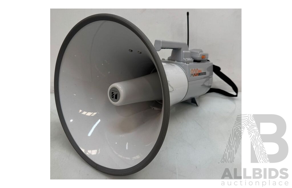 TOA 800MHz Wireless Megaphone in Mackie Bag