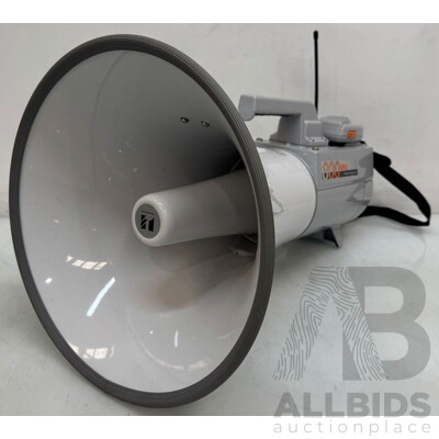 TOA 800MHz Wireless Megaphone in Mackie Bag