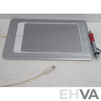 Wacom (CTH-661/S) Bamboo Fun Graphics Tablet